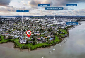 Large House. Convenient Location., Auckland